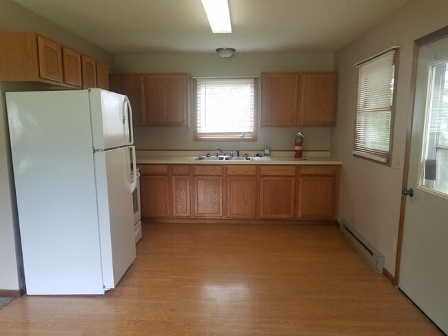 Building Photo - 75 Willow St SE