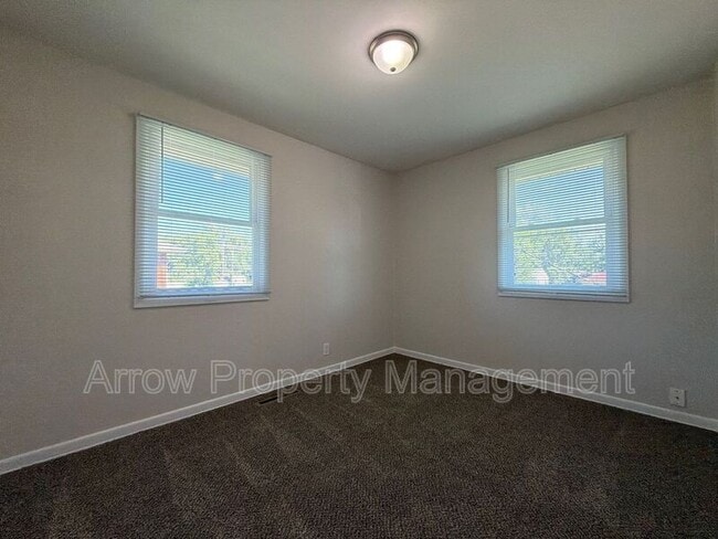Photo - 5447 Benton St