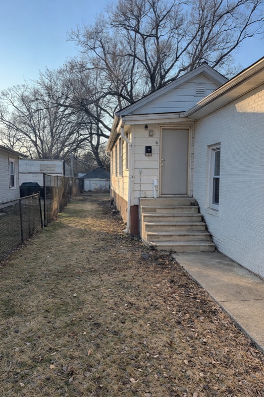 Building Photo - 457 S Des Plaines St