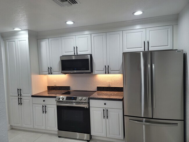 Building Photo - 1772 N Dovetail Dr Unit C
