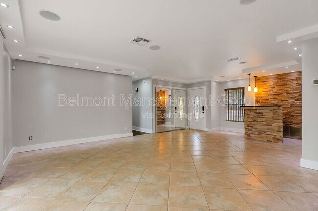 Photo - 283 N Ranger Blvd