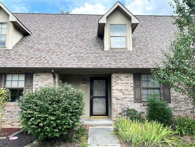 Building Photo - GREAT NORTHWEST LOCATION 2 BDRM / 2 BATH C...