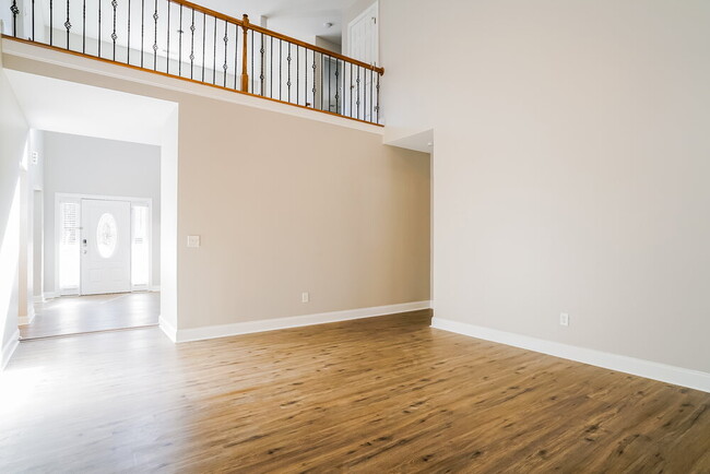 Photo - 49 E Trafalgar Ct