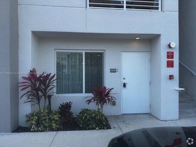 Building Photo - 2505 NE 193rd St Unit 4114 Rental