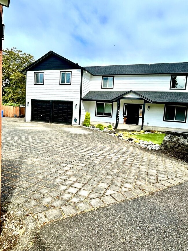 Beautiful Remodeled Home Kent! - Beautiful Remodeled Home Kent!