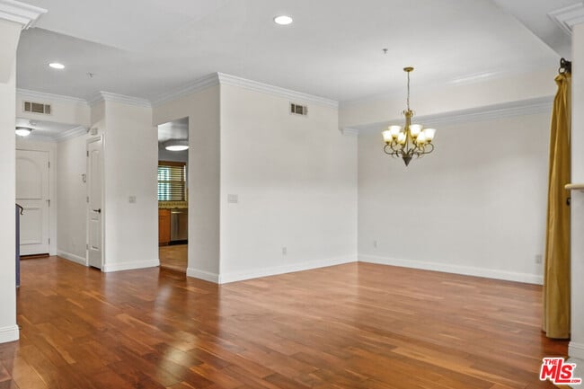 Photo - 1050 N Edinburgh Ave Unidad 303