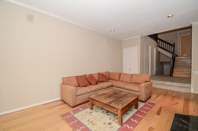 Photo - 130 Sugar Berry Cir