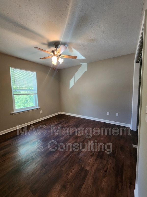 Photo - 1495 Autumn Ave