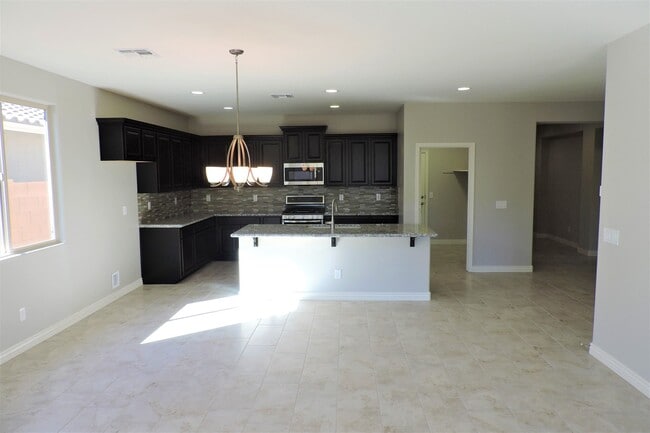 Photo - Newer 4 Bed, 2 Bath in Norterra