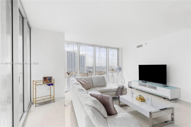Photo - 465 Brickell Ave Unit 2702