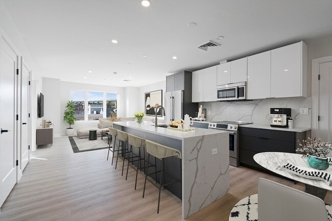 Building Photo - 25 2nd St Unit 403