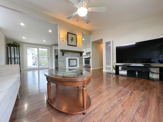 Photo - 758 Lakebird Dr