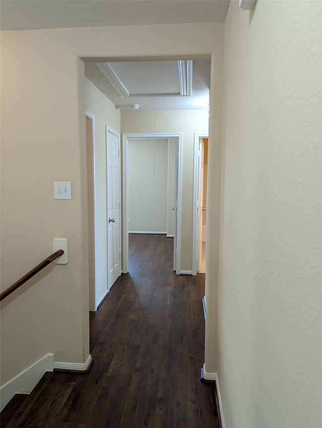 Building Photo - 1127 Honeysuckle Vine Dr