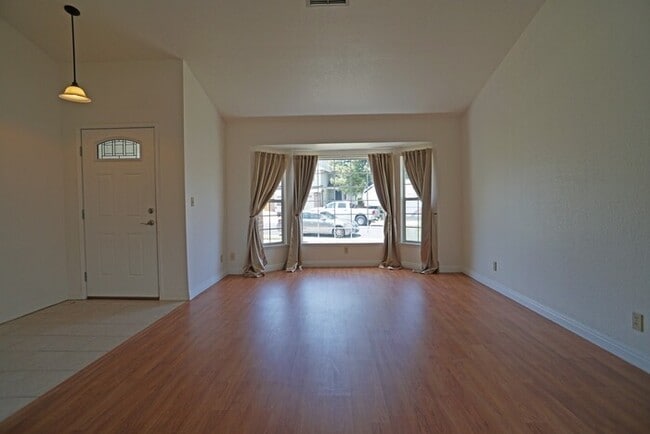 beautiful 3-bedroom, 2-bathroom single-story home in Roseville!
