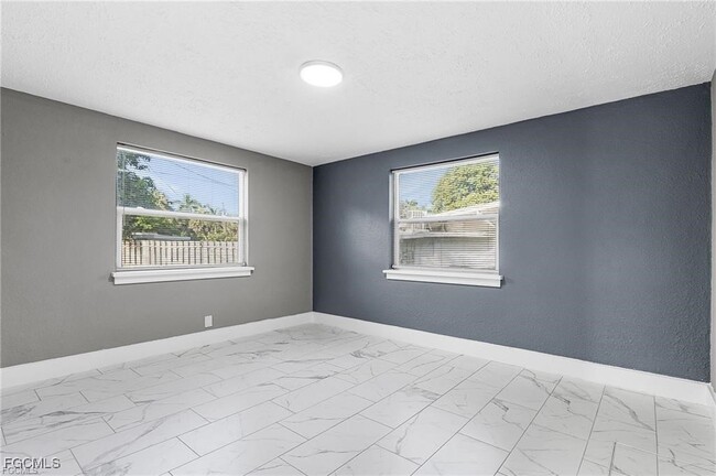 Photo - 4472 E Riverside Dr