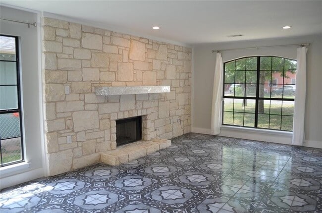 Photo - 6400 Santos St