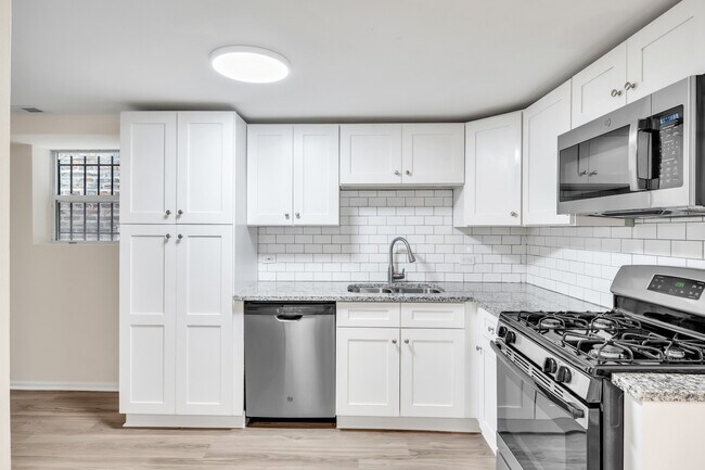 Photo - 2023 W Superior St