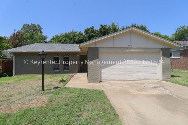 Photo - Beautifully Redone 3 Bedroom BA House! Available for Immediate Move in!