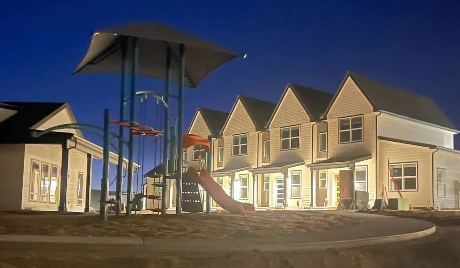 Photo - 702 Makenzie River Rd