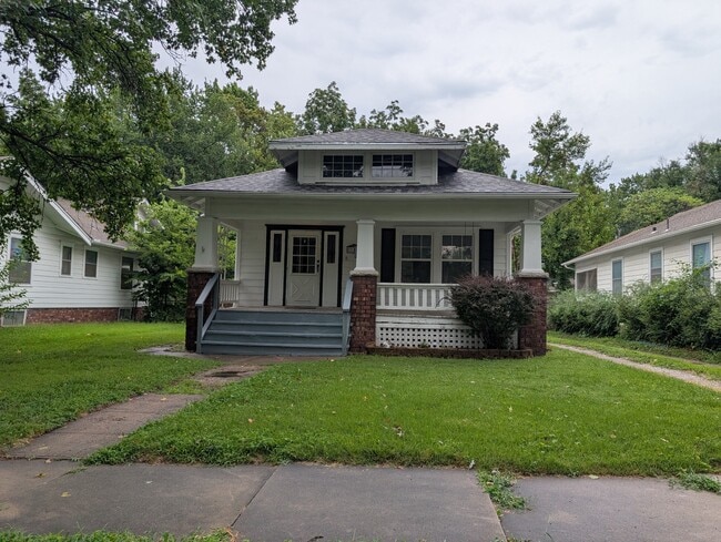 Building Photo - 214 SW Broadmoor Ave Rental