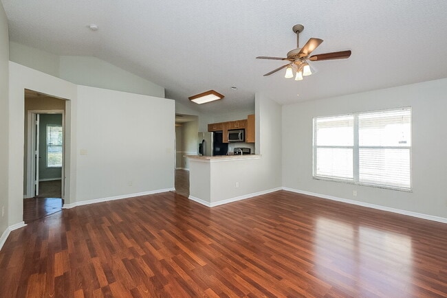 Photo - 614 Cape Cod Cir