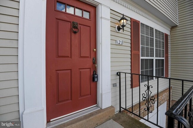 Photo - 128 Sulgrave Ct