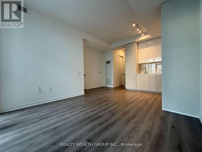 Photo - 28 Interchange Wy Unit 3103