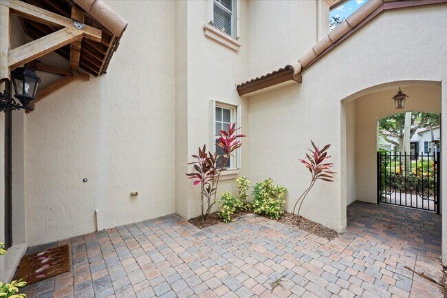 Photo - 877 Taft Ct