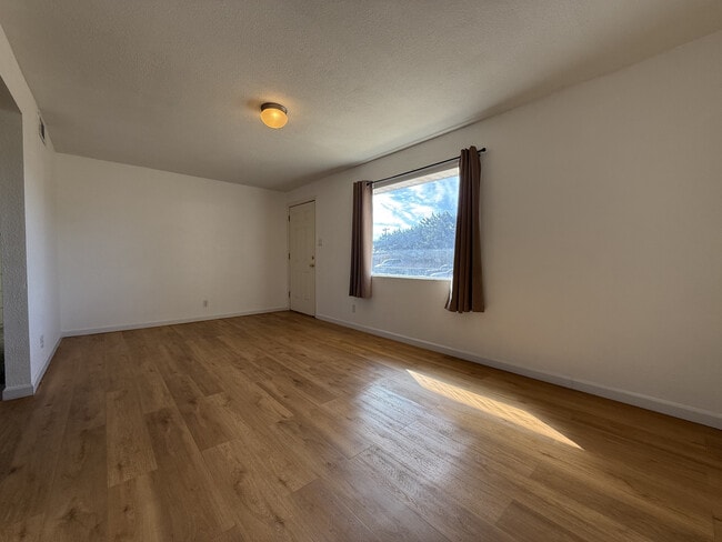 Photo - 123 E Apache St