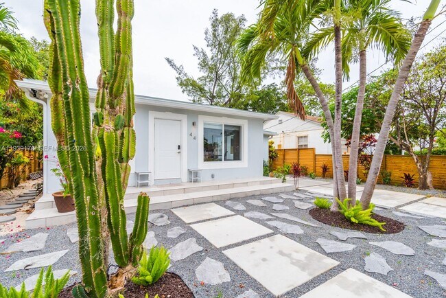 Photo - 44 NW 40th St