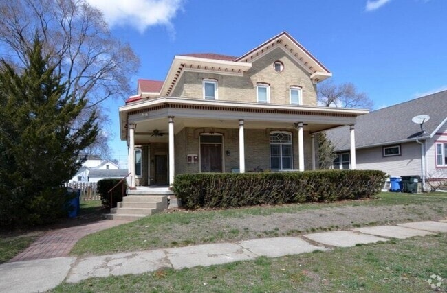 Building Photo - 115 E Marion St Rental