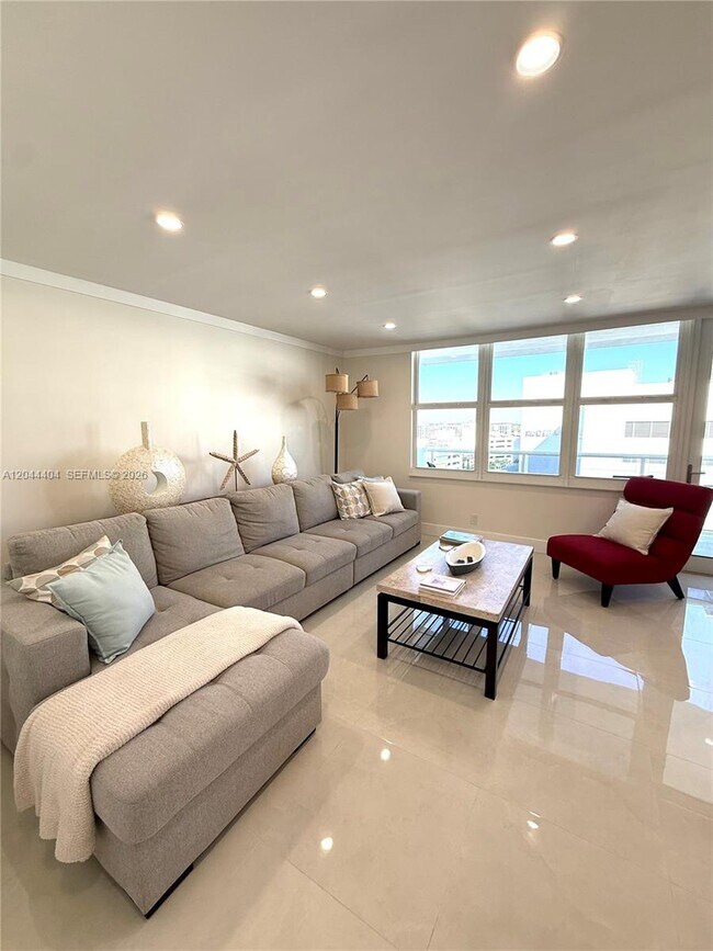 Building Photo - 3725 S Ocean Dr Unit 1225