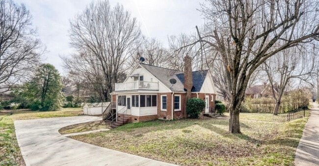 Photo - 639 E Iredell Ave