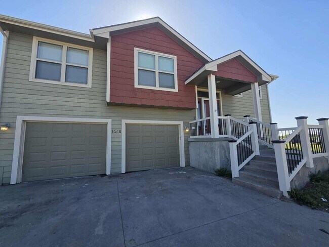 Building Photo - Spacious Home for Rent!