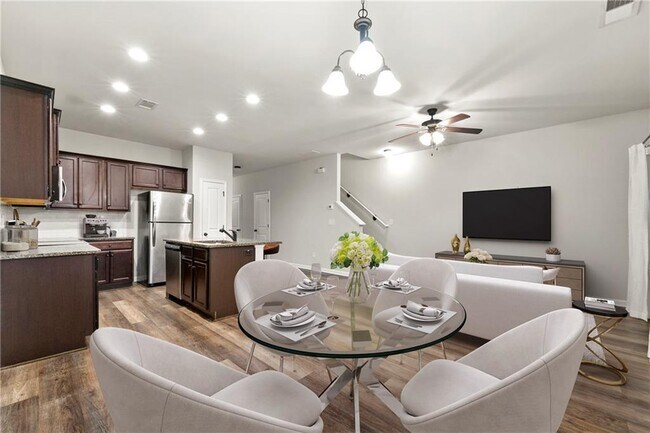 Photo - 902 Creel Ln