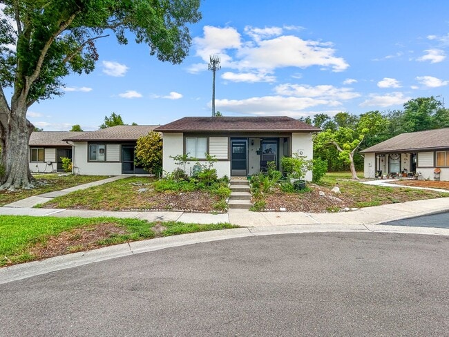 Photo - Beautifull 2-Bedroom End-Unit Villa in Palm Harbor!