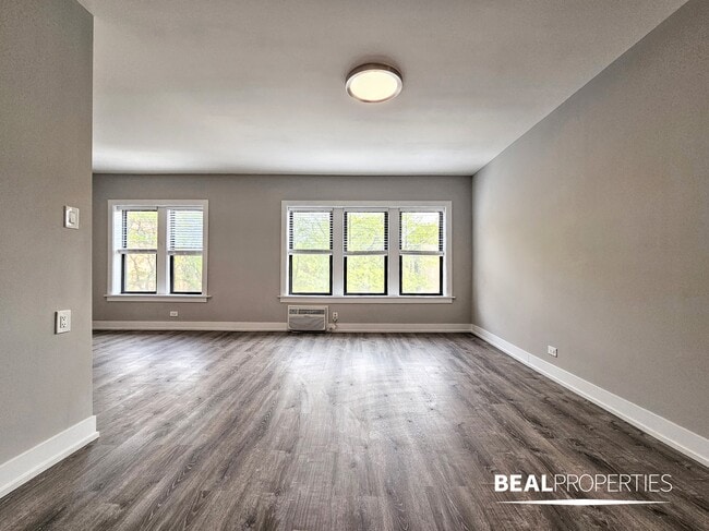 Photo - 744 W Addison St Unit S3