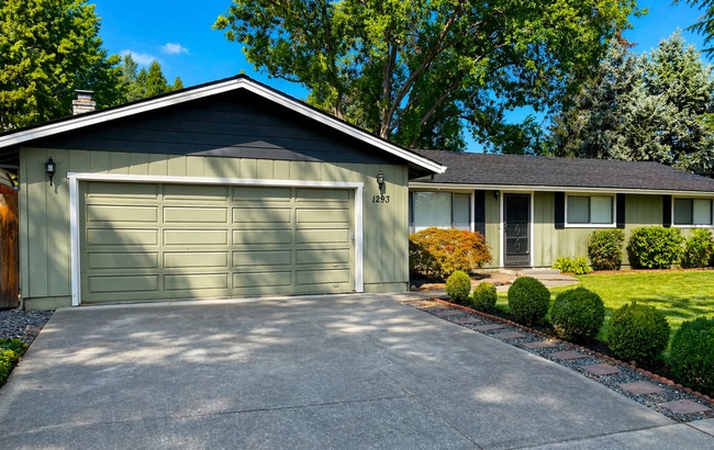 Building Photo - Very Nice 3 Bedroom 2 Bath Home-Located on a Corner Lot