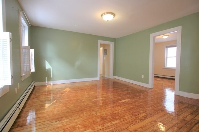 Building Photo - 35 Danforth St Unit 2