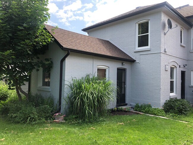 Photo - 20 Church St E