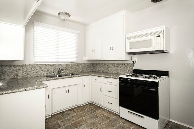 Photo - 1420 Barrington Way