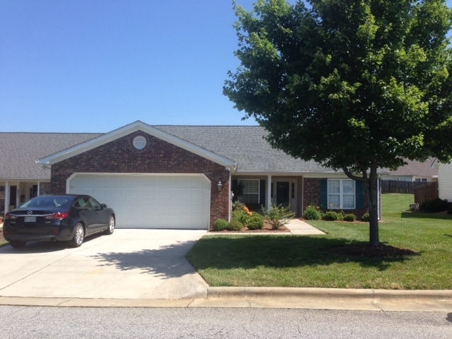 3923 Cloverwood Meadow Ln, High Point, NC - 3923 Cloverwood Meadow Ln Casa Adosada