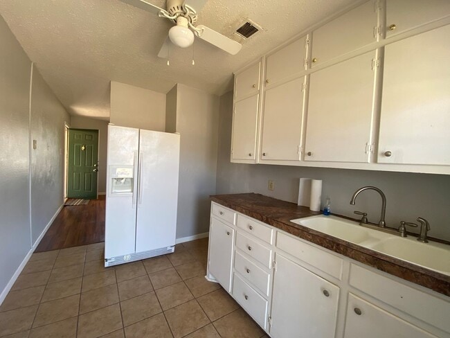 Photo - 3214 W Kansas Ave