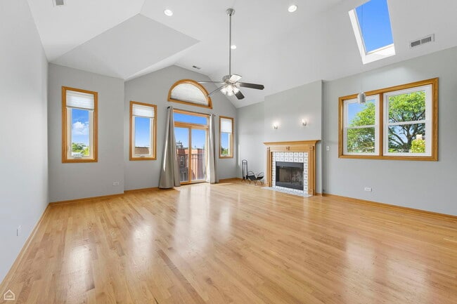 Photo - 119 N Mozart St Unit 3