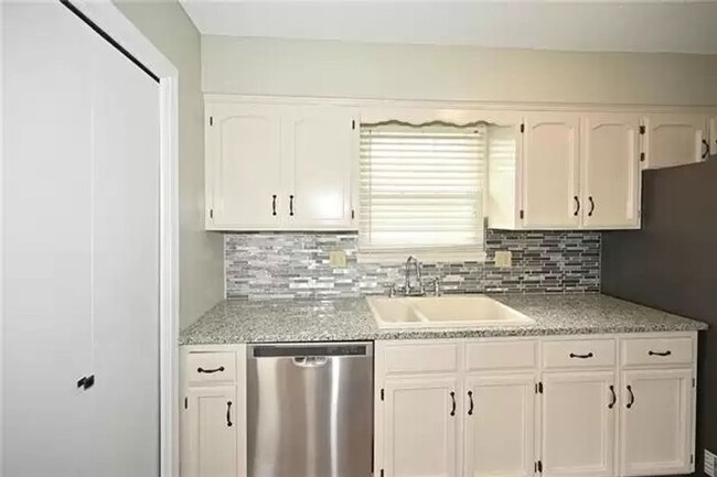 Photo - 1102 Hampton Dr