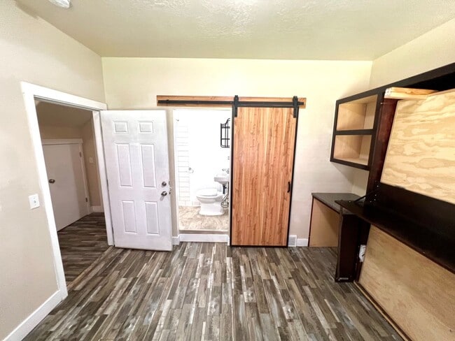 Photo - 130 W Canley Vale Ln