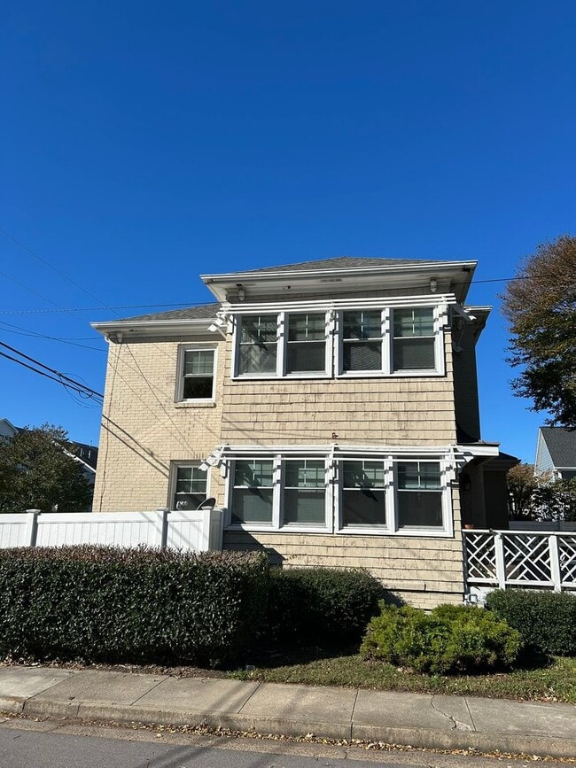 Photo - 2216 Baltic Ave Unidad B