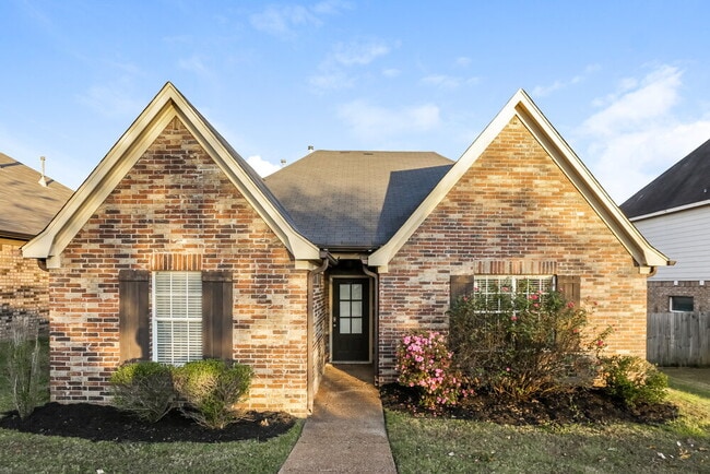 Building Photo - 3044 Magnolia Dr