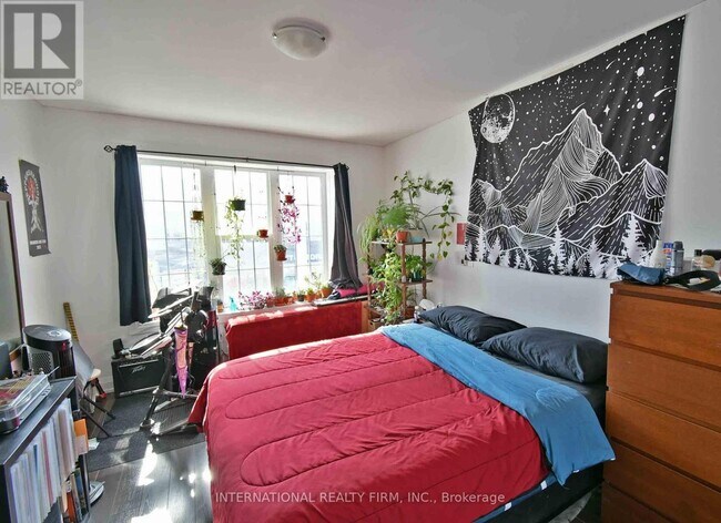 Photo - 1262 Bloor St W