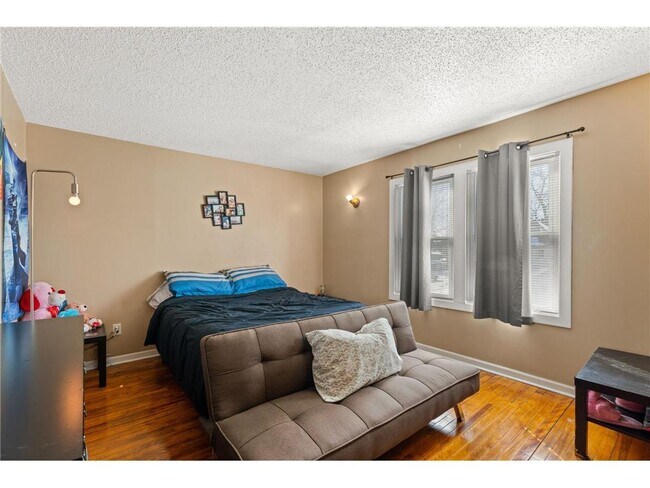 Photo - 1006 Logan Ave N